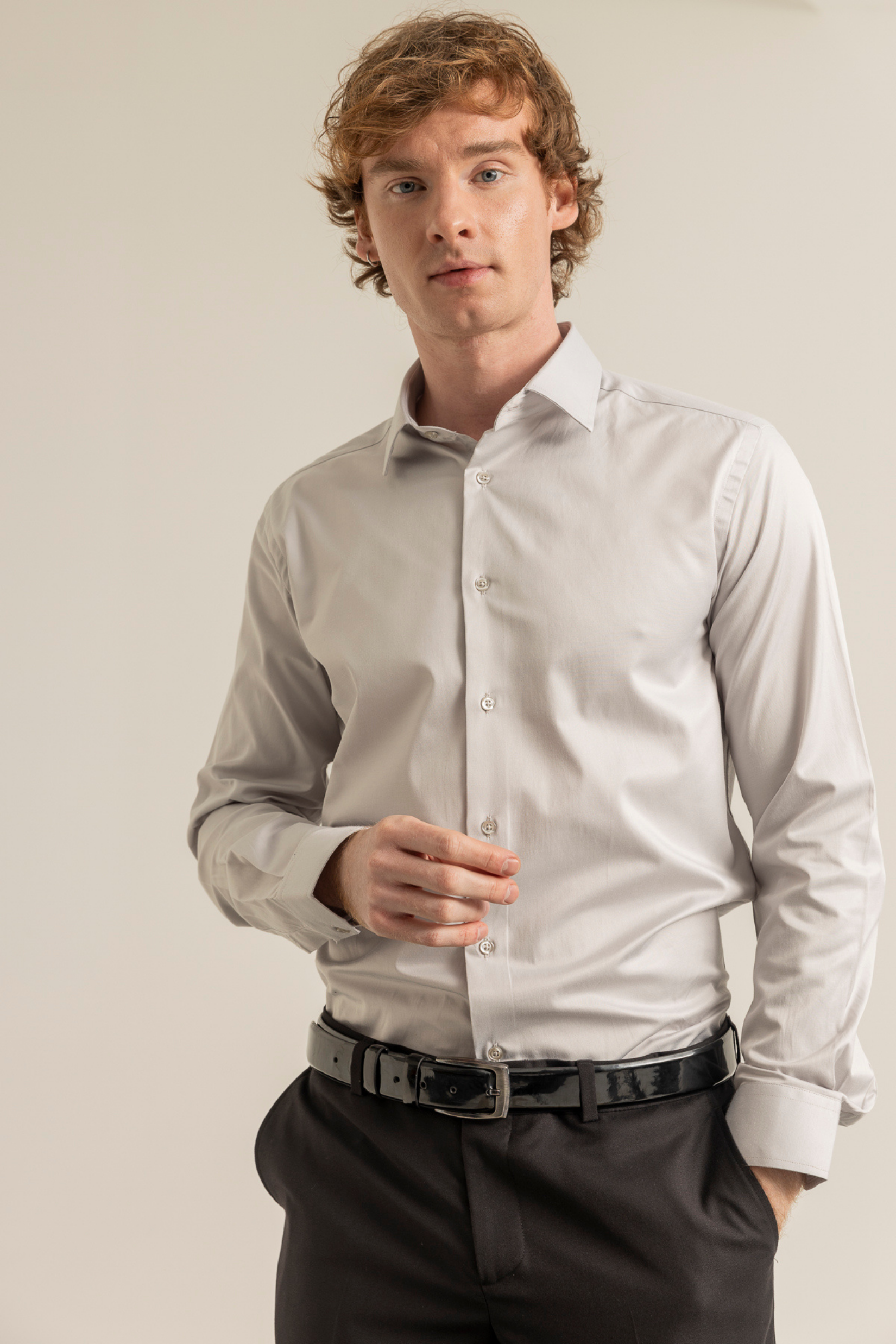 Açık Gri %100 Pamuk Saten Non-Iron Ütü İstemeyen Casual Cepsiz Modern Fit Gömlek