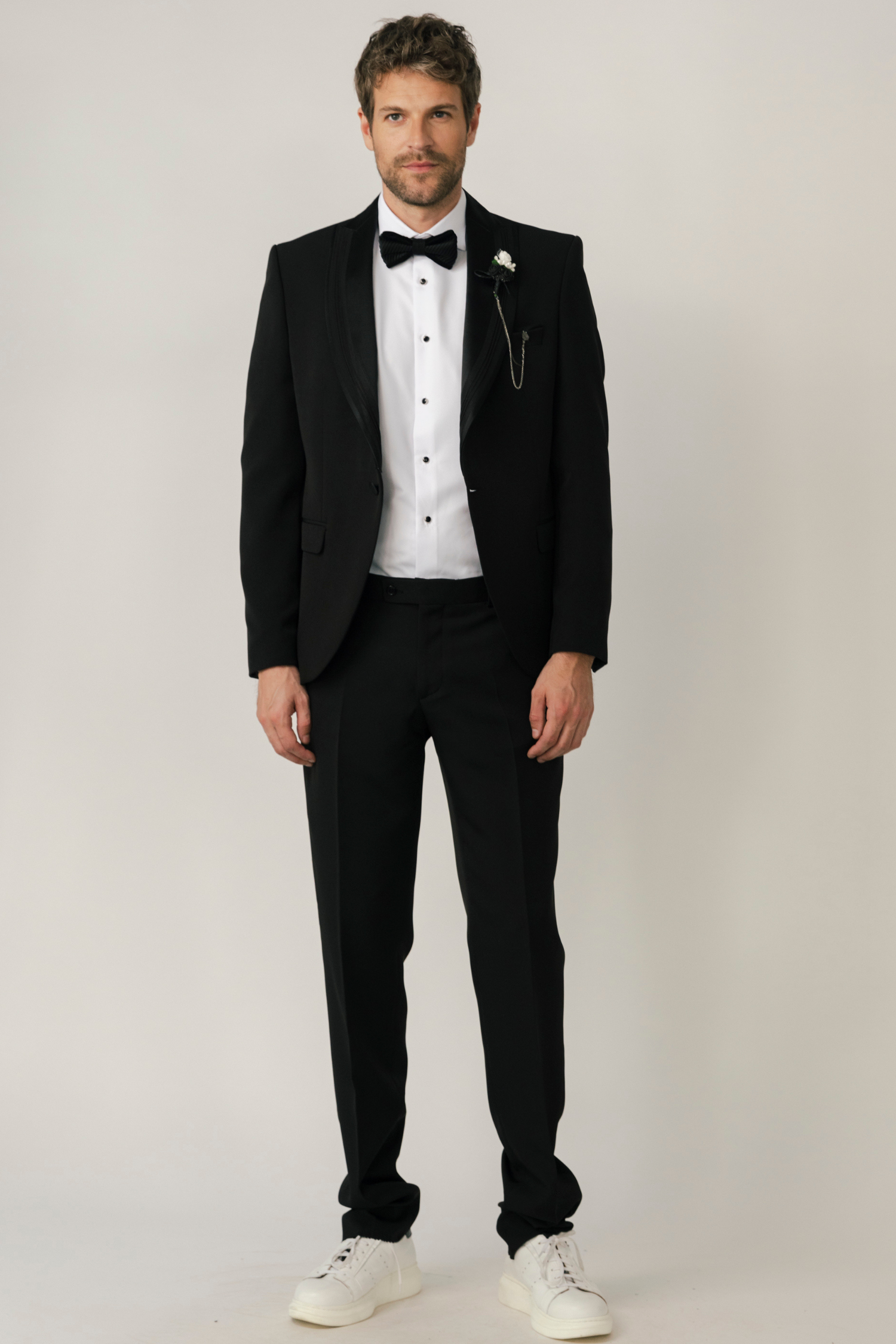 Beyaz Damatlık Ata Yaka Ayaklı Düğmeli Modern Fit Duble Manşet Papyon Hediyeli Gömlek